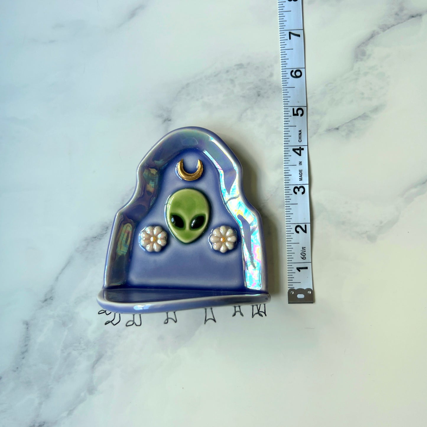 IMPERFECT Alien Daisy Wall Hanging Shelf, Ceramic Jewelry Hanger, Alter Arch Shelf