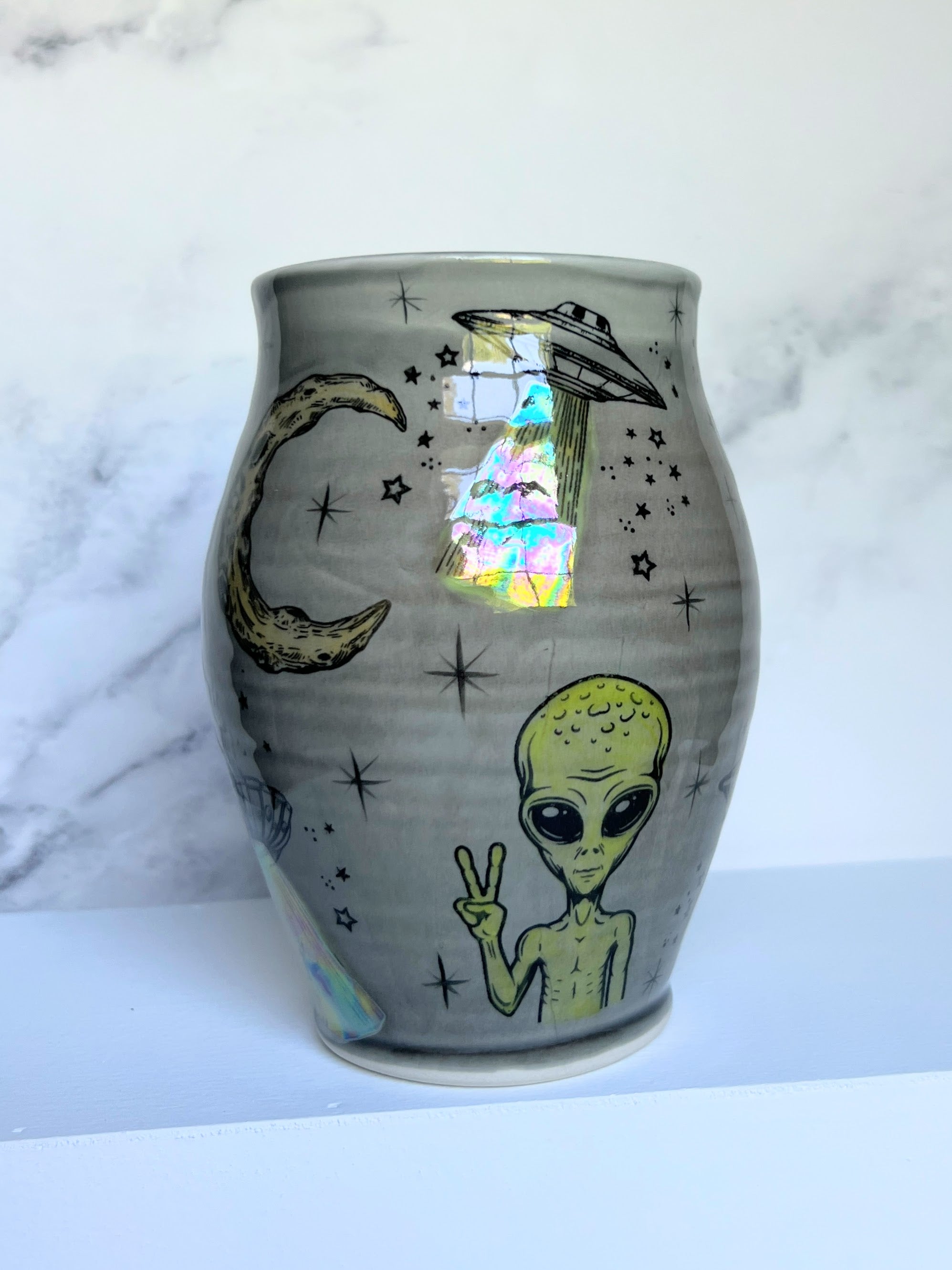 UFO Abduction Porcelain Vase, Alien Pottery Flower Vase – Diverse Earth ...