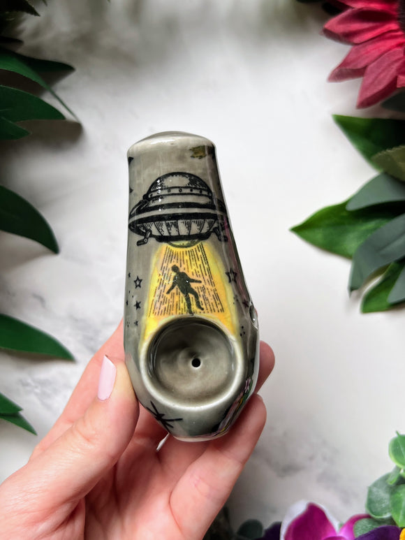 Gray UFO Abduction Pipe Yellow Beam Porcelain Ceramic Clay Pipe